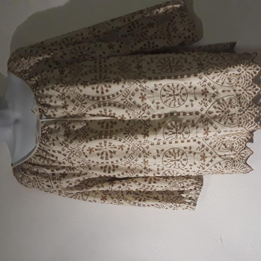 *C1 - LAUREN RALPH LAUREN SZ. L EMBROIDERED EYELET PATTERN  BLOUSE